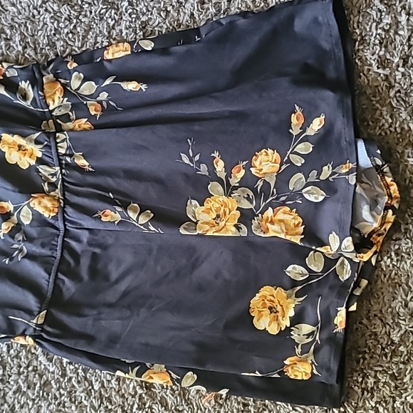 Nine Britton Floral Romper NWT - Picture 4 of 9